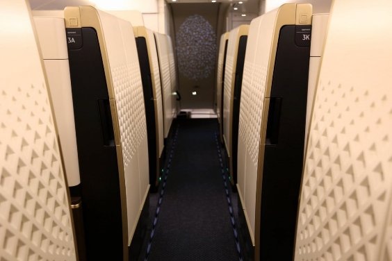 Vé hạng nhất trị giá 10.000 USD của Etihad Airway được hưởng những dịch vụ gì? - 6 Vé hạng nhất trị giá 10.000 USD của Etihad Airway được hưởng những dịch vụ gì? - 6