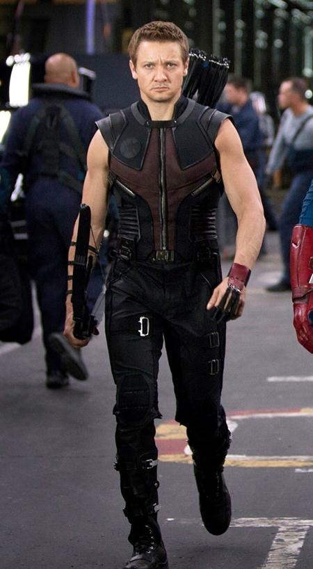 Những ngôi sao “nhẵn mặt” với dòng phim siêu anh hùng - 6 Jeremy Renner cũng đã trở thành một gương mặt quen thuộc của dòng phim siêu anh hùng sau khi vào vai cung thủ Hawkeye.