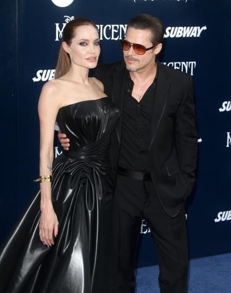 Khi các sao muốn “cách ly” con cái khỏi giới showbiz - 6 Brangelina từng giấu kín chuyện thai nghén của Angelina Jolie hồi năm 2008 và có lẽ công chúng đã không mảy may hay biết nếu như nam diễn viên hài Jack Black không vô tình “bật mí” sự vụ này trong một buổi phỏng vấn tuyên truyền phim “Kungfu panda”.