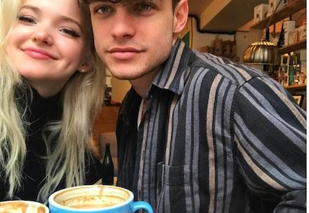 Điểm danh những cặp đôi “mới tinh” của Hollywood - 6 Sau nhiều đồn đoán, cuối cùng Dove Cameron và Thomas Doherty cũng đã chịu lên tiếng xác nhận chuyện hẹn hò với nhau vào hồi tháng 2 năm nay.