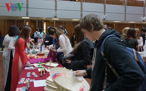 Ngày Việt Nam tại Học viện Quan hệ Quốc tế Liên bang Nga - 6 Ngày Việt Nam tại Học viện Quan hệ Quốc tế Liên bang Nga - 6