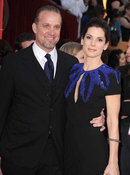 Những đám cưới bí mật tại Hollywood - 6 Khi làm đám cưới với Jesse James hồi năm 2005, Sandra Bullock thậm chí đã “lừa” cả khách mời khi thông báo rằng đây chỉ là một bữa tiệc mừng sinh nhật bình thường