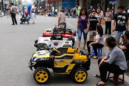 Kiếm tiền triệu mỗi ngày nhờ cho thuê ô tô điện - 7 Tính sơ sơ, một chủ cho thuê xe ở đây với 10 chiếc xe/giờ có thể thu 5 triệu đồng/ngày.