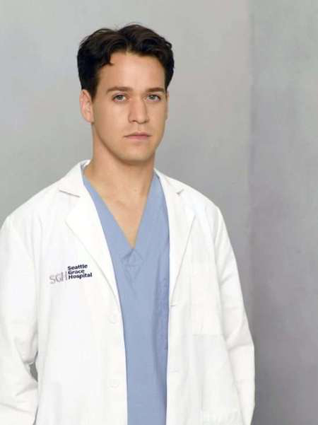 T.R. Knight đã nhận được lời mời tham gia mùa phim thứ sáu của “Grey’s anatomy” nhưng nam diễn viên này lại từ chối vì mâu thuẫn với nhà sản xuất Shonda Rhimes. Sau đó, T.R. Knight cũng đã gợi ý để nhân vật của mình trong phim “Grey’s anatomy” được yên nghỉ trên thiên đàng.