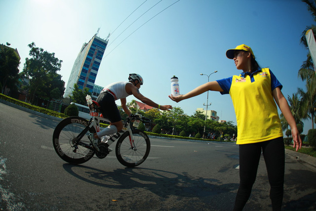 Năm 2017 cũng là năm đầu tiên nhóm Showdown Đà Nẵng tham gia tranh tài tại giải đấu Ironman 70.3 Việt Nam.Đây là cuộc tranh tài của 10 vận động viên có thành tích xuất sắc nhất trong khu vực. Nhiều người trong số họ đã chiến thắng tại các giải 70.3 gần đây hoặc nằm trong top vận động viên nhóm tuổi ở giải vô địch thế giới.
