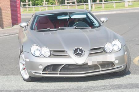 Dàn siêu xe của các ngôi sao Manchester City đua nhau đổ bộ sân tập - 6 Gael Clichy thì đi một chiếc Mercedes xám bạc