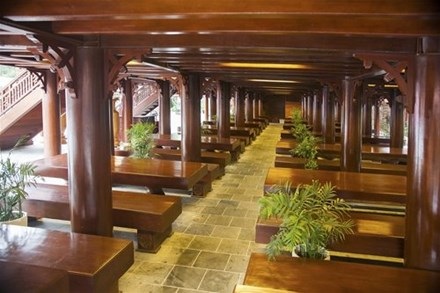 Cận cảnh ngôi nhà gỗ lim có giá 200 tỷ đồng của đại gia Điện Biên - 7 Cận cảnh ngôi nhà gỗ lim có giá 200 tỷ đồng của đại gia Điện Biên - 7