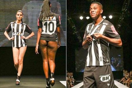 Những màn ra mắt áo đấu độc và dị bậc nhất lịch sử bóng đá - 6 Đội bóng Brazil Atletico Mineiro từng khá chịu chi để dựng hẳn một sàn catwalk cho các cầu thủ sánh bước khoe áo đấu mới bên cạnh dàn chân dài quyến rũ. Màn ra mắt ấn tượng này của Atletico Mineiro không chỉ khiến các cổ động viên đã mắt mà ngay cả các cầu thủ cũng hết sức mãn nguyện.