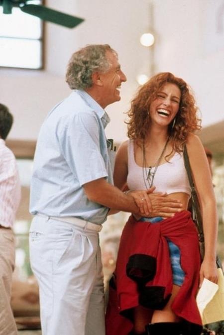 Ảnh hậu trường cực “độc” của các bộ phim kinh điển - 6 Vai nữ chính trong “Pretty woman” (1990) từng được đạo diễn Garry Marshall nhắm cho Mary Steenburgen rồi Meg Ryan, Michelle Pfeiffer nhưng cuối cùng, Julia Roberts, một diễn viên 21 tuổi gần như vô danh tại thời điểm đó đã được lựa chọn và nhanh chóng vụt sáng thành sao sau khi bộ phim ra mắt