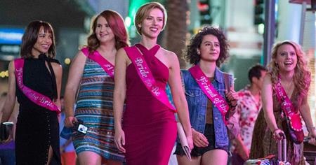 Loạt phim đã khuấy động phòng vé hè 2017 - 6 Dở: “Rough Night” từng bị so sánh nhiều với “Girls trip” do ra mắt cùng thời điểm. Tuy nhiên, cách gây cười dễ dàng cùng các tình huống thiếu hợp lí đã khiến bộ phim này lãng phí cả một dàn sao “khủng” như Scarlett Johansson, Kate McKinnon hay Zoë Kravitz.