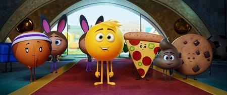 Cân đong các bom tấn – bom xịt của điện ảnh trong năm qua - 6 Bom xịt: Bộ phim hoạt hình “The emoji movie” có chất lượng nội dung dở tệ đến mức các khán giả bắt đầu băn khoăn tại sao một bậc thầy như Patrick Stewart lại chấp nhận lồng tiếng cho nhân vật Poop trong phim.