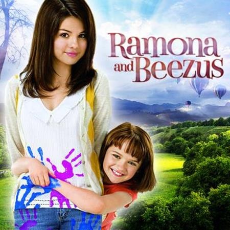 Loạt phim hay đáng xem trong dịp Trung thu - 6 “Ramona and Beezus” (2010) kể về hai chị em gái, trong khi cô em Ramona là một đứa trẻ dễ thương với trí tưởng tượng cực kì phong phú cùng một nguồn năng lượng không bao giờ cạn kiệt thì cô chị Beezus lại đang bị xao nhãng bởi chuyện cảm nắng dậy thì. Và chẳng thể nào ngờ rằng, chính cô em gái Ramona sẽ phải sử dụng những trò tinh nghịch, láu cá của mình để giữ lại hạnh phúc gia đình trước khi mọi việc quá trễ.