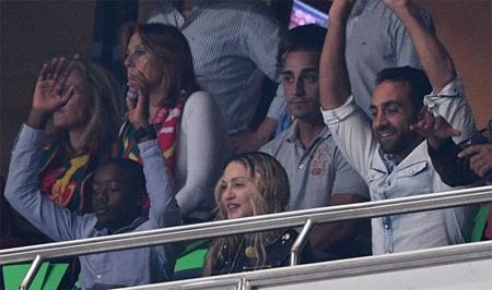 Đang bầu bí, bạn gái C.Ronaldo vẫn gây bão với thân hình quyến rũ - 6 “Nữ hoàng nhạc pop” Madonna cũng ủng hộ cho C.Ronaldo