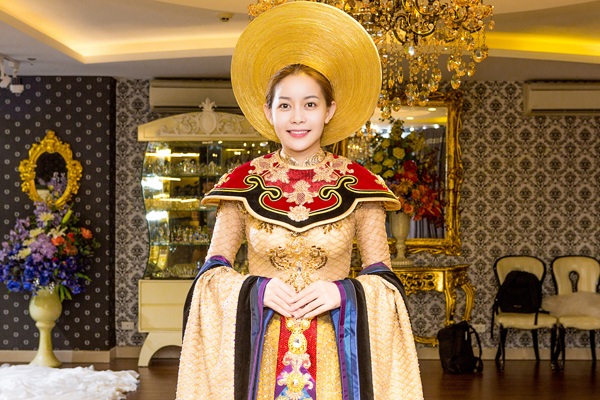 Hoa Hậu Hải Dươngsang trọng với trang phục đính 1 triệu viên pha lê - 6 Hoa Hậu Hải Dươngsang trọng với trang phục đính 1 triệu viên pha lê - 6