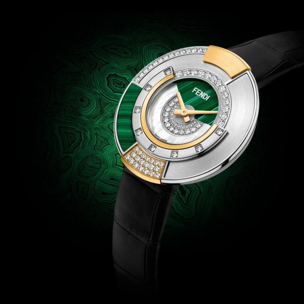 Fendi chinh phục người đẹp Việt bằng 3 thiết kế đồng hồ nữ đẳng cấp - 8 Policromia phiên bản đá malachite xanh lá với những đường sọc vân cá tính. Ngoài ra bộ sưu tập đồng hồ này còn có các phiên bản đá màu đặc trưng khác nhau.