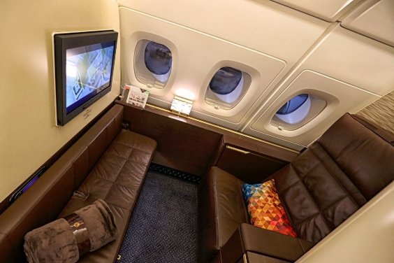 Vé hạng nhất trị giá 10.000 USD của Etihad Airway được hưởng những dịch vụ gì? - 7 Vé hạng nhất trị giá 10.000 USD của Etihad Airway được hưởng những dịch vụ gì? - 7