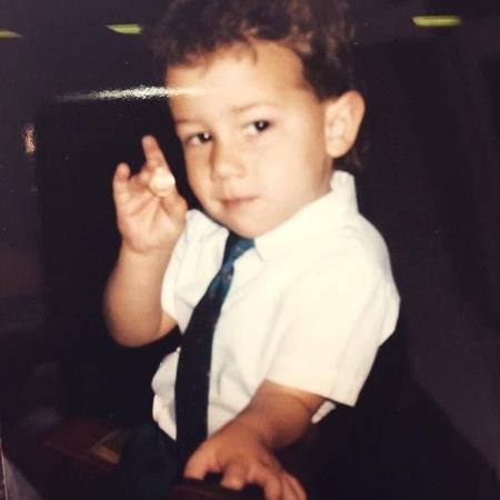 Điểm danh các sao đang “xả hơi” hết cỡ dịp năm mới - 7 … trong khi người em trai Nick Jonas đang hồi tưởng quá khứ với một bức hình tuổi thơ hết sức dễ thương