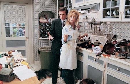 Một trong những tác phẩm kinh điển nhất của thập niên 80, “Seems like old times” (1980) đến giờ vẫn hấp dẫn người xem với cốt truyện thông minh, hài hước và không kém phần lãng mạn