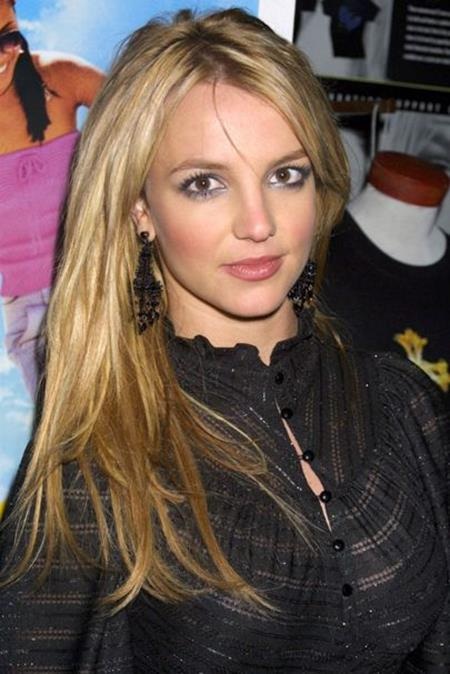 Nhìn lại hành trình “lột xác” ấn tượng của Britney Spears - 7 Khi chuyện tình “bọ xít” với Justin Timberlake kết thúc, Britney Spears cũng xuất hiện với một diện mạo trưởng thành, chững chạc hơn