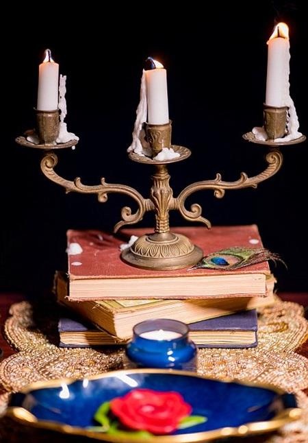 Lãng mạn bộ ảnh cưới “Người đẹp và quái thú” - 7 Giá nến bị nguyền giống hệt trong phim