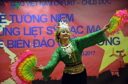 Tổ chức trọng thể Lễ tưởng niệm các anh hùng, liệt sĩ Gạc Ma tại Đức - 8 Tiết mục hát Chầu Văn