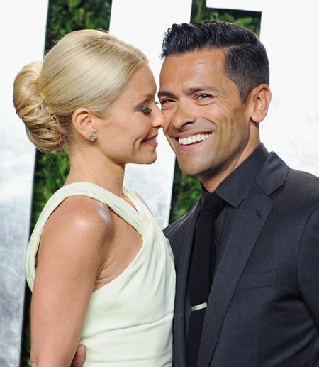 Các “sao” có biệt tài “giấu nhẹm” chuyện cưới xin - 7 Cặp sao Kelly Ripa và Mark Consuelos cũng đã chọn cho mình một hôn lễ giản dị tránh xa những ồn ào của giới truyền thông