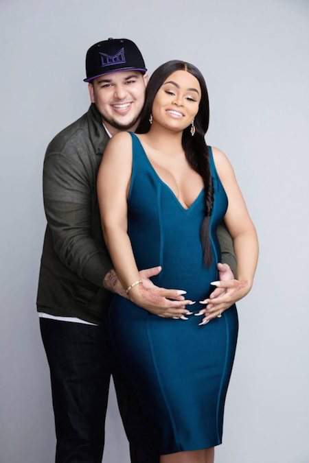 Khi Rob Kardashian công khai chuyện tình cảm với Blac Chyna, rất nhiều người đã cảm thấy ngạc nhiên bởi Blac Chyna từng có hiềm khích không nhỏ với Kylie Jenner, em gái Rob. Tyga, bạn trai của Kylie từng đính hôn với Blac và cô em út của Rob Kardashian cũng đã có nhiều lần “lời qua tiếng lại” cùng Blac trên mạng xã hội. Tuy vậy, cặp đôi vẫn gắn bó với nhau và bất chấp dư luận, Blac Chyna đã sinh hạ cô con gái Dream cho Rob Kardashian hồi cuối năm ngoái.