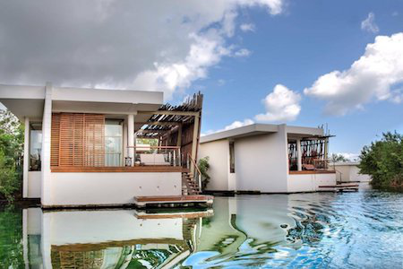 Sao và những chốn nghỉ ngơi sang trọng khó cưỡng - 7 Những ngôi sao yêu thích lặn biển như Arnold Schwarzenegger, Maria Shriver, Paul McCartney và Jessica Alba đều đã bị khách sạn Rosewood Mayakoba, ở Play del Carmen, Mexico thu hút với bãi biển san hô lớn nhất nhì thế giới.