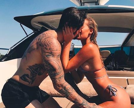“Nửa kia” của các ngôi sao Ngoại hạng Anh đọ dáng bốc lửa - 7 … chàng tiền đạo Danny Ings, 24 tuổi, của Liverpool