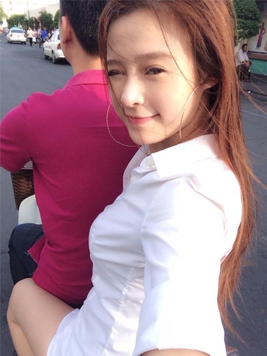 Chân dung người chồng đại gia biến Huyền Baby từ hotgirl thành "bà hoàng" - 8 Bức ảnh Quang Huy chở vợ trên xe đạp vô cùng ngọt ngào, lãng mạn