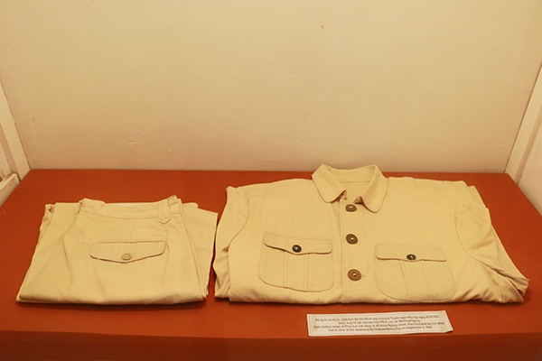 Thăm ngôi nhà Bác Hồ viết bản tuyên ngôn độc lập - 8