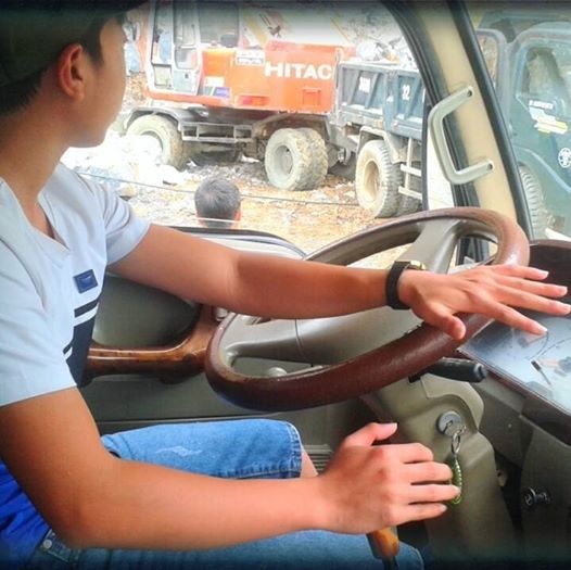 Hành trình 8 năm tìm lại cuộc đời của cậu bé 'không có mặt' - 8 “Mốc” thay đổi sau lần thứ 3 mổ, sức khỏe phục hồi tốt, Tuấn xin bố được học thêm nghề lái xe