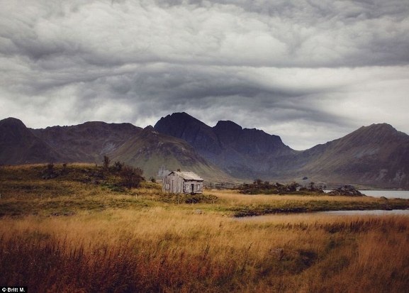 Britt chú thích hình ảnh này với một câu nói của nhà văn Honoré de Balzac: Cô đơn cũng tốt nhưng bạn cần một ai đó để nói rằng cô đơn cũng tốt