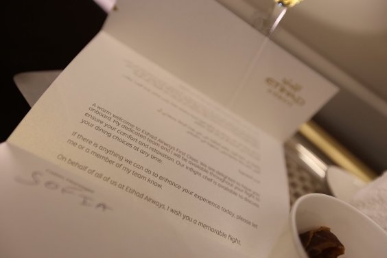 Vé hạng nhất trị giá 10.000 USD của Etihad Airway được hưởng những dịch vụ gì? - 8 Vé hạng nhất trị giá 10.000 USD của Etihad Airway được hưởng những dịch vụ gì? - 8