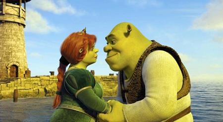 Đảo lộn cả mô-tip cổ tích thông thường, bộ phim hoạt hình kinh điển “Shrek” (2001) đưa người xem đi từ bất ngờ này tới bất ngờ khác và kết thúc đầy lắng đọng với dư vị ngọt ngào của tình yêu