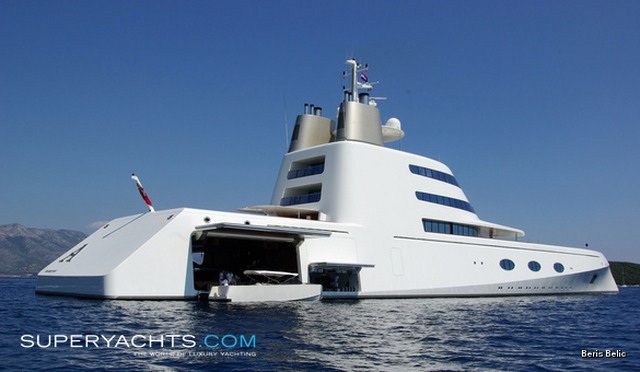 Tỉ phú Nga và chiếc siêu du thuyền "vượt sức tưởng tượng" - 3 Motor Yacht A từng xuất hiện ở sông Thames năm 2015.