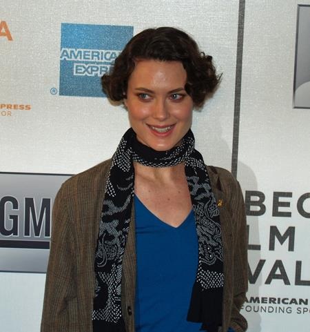 Cùng nhìn lại dàn chân dài đình đám của thập niên 90 - 8 Giờ đã 43 tuổi nhưng Shalom Harlow vẫn gắn bó với nghề mẫu và vào năm 2007, chân dài người Canada còn lọt vào danh sách 15 siêu mẫu có thu nhập cao nhất thế giới do Forbes xếp hạng