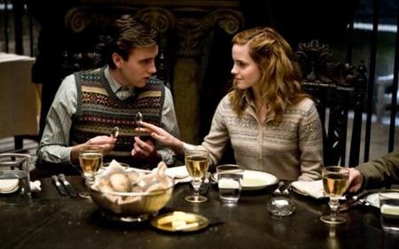 Emma Watson, cô “phù thủy nhỏ” đã lột xác thành “người đẹp” - 8 Đến năm 2009, Emma Watson tiếp tục tham gia phần phim “Harry Potter và Hoàng tử lai”