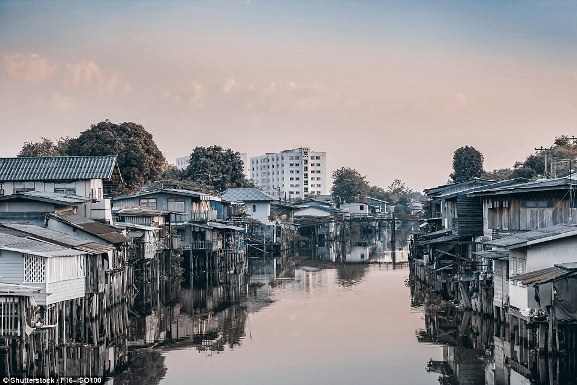 Việt Nam xuất hiện trong bộ ảnh về sự đối lập giàu - nghèo trên báo nước ngoài - 8 Việt Nam xuất hiện trong bộ ảnh về sự đối lập giàu - nghèo trên báo nước ngoài - 8