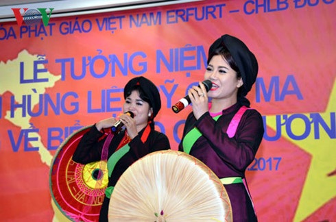 Tổ chức trọng thể Lễ tưởng niệm các anh hùng, liệt sĩ Gạc Ma tại Đức - 9 Tiết mục hát quan họ.