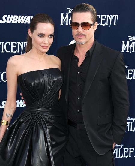 Các “sao” có biệt tài “giấu nhẹm” chuyện cưới xin - 8 Hồi năm 2014, Brad Pitt và Angelina Jolie đã chính thức nên vợ nên chồng trong một đám cưới bí mật diễn ra tại Pháp, tuy nhiên, đến tháng 9/2016, Brangelina đã chia lìa đôi ngả trong sự nuối tiếc của công chúng