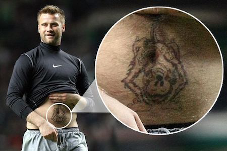 Hình xăm chú khỉ của Artur Boruc trông tồi tệ đến mức nhiều người phải đặt câu hỏi về tay nghề của nghệ nhân xăm hình cho chàng thủ môn này