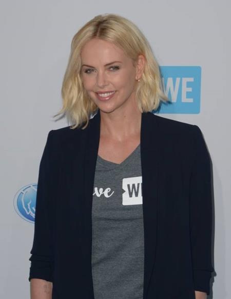 Những ngôi sao tích cực bảo vệ “mẹ” thiên nhiên - 8 Charlize Theron đã sáng lập hẳn một tổ chức phi lợi nhuận để vận động bảo vệ môi trường tại quê hương Nam Phi.
