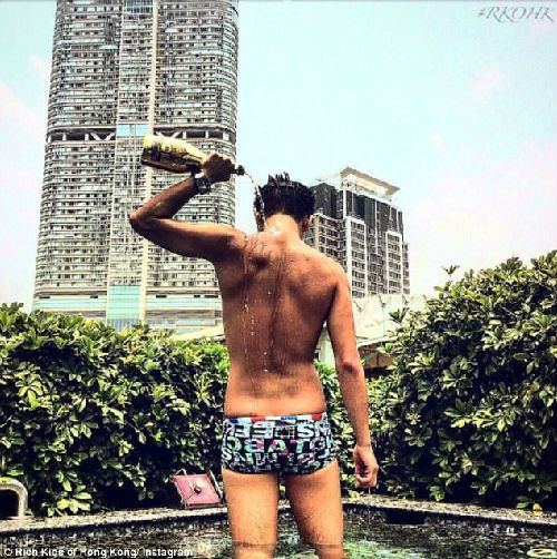 Con nhà giàu Hồng Kông khoe ảnh sống xa hoa, sang chảnh - 3 Con nhà giàu Hồng Kông khoe ảnh sống xa hoa, sang chảnh - 3