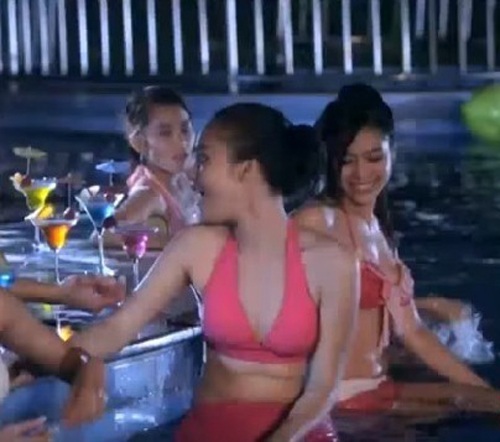 Người đẹp Việt tưởng sexy nhưng "không dám" mặc bikini đi biển - 3 Người đẹp Việt tưởng sexy nhưng "không dám" mặc bikini đi biển - 3
