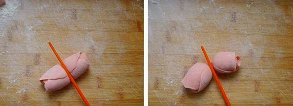 Mách bạn những món ăn ngon lấy lòng mẹ chồng ngày 20.10 - 3 
- Bước 4: Sau đó, bạn xếp và cuộn lại. Chia phần bột làm đôi, ta đã được 2 phần hoa hồng. Lót giấy vào đế bánh, để từng chiếc bánh nghỉ khoảng 20-30 phút. Cho bánh vào hấp tầm 15 phút là bánh chín (chú ý nồi hấp nước phải luôn sôi).
Chiếc bánh bao hình hoa hồng không chỉ đẹp mắt mà còn rất thơm ngon, tơi xốp, giúp bạn ghi điểm với mẹ chồng.