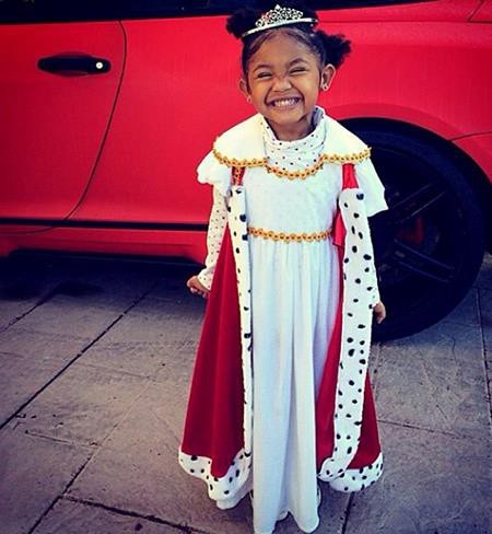 Loạt sao nhí đua nhau “doạ ma” fans hâm mộ trong ngày Halloween - 8 Christina Milian đã vô cùng tự hào chia sẻ hình ảnh “nữ hoàng” Violet của mình trong ngày hội hoá trang năm 2013.