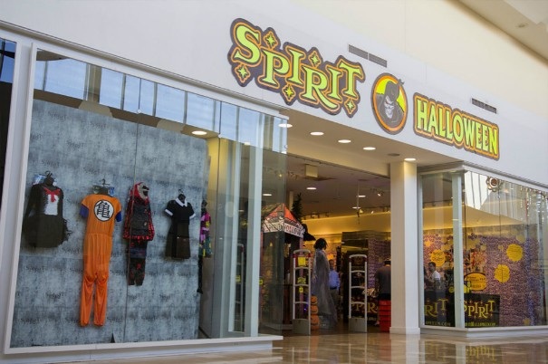 Ngành nghề ở Anh đã kiếm được 14 nghìn tỷ đồng nhờ mùa Halloween - 3 Một cửa hàng pop-up bán đồ Halloween ở Mỹ cũng nhộn nhịp không kém