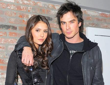 Nina Dobrev và Ian Somerhalder đã “bén duyên” khi tham gia loạt phim “The Vampire diaries”. Và sau này, dù đã chia tay nhau nhưng hai ngôi sao vẫn là những người bạn thân thiết và vẫn tiếp tục cộng tác ăn ý với nhau để làm nên thành công của “The Vampire diaries”.