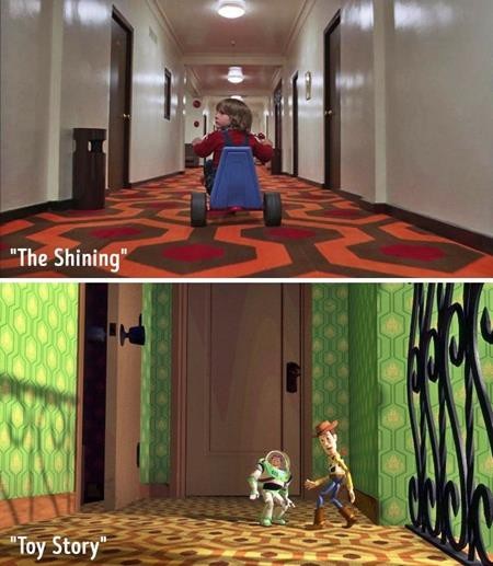 “Vô tình” làm sao, thảm trải sàn hành lang trong “Toy story” lại rất giống với tấm thảm trong tác phẩm kinh điển “The shining”.